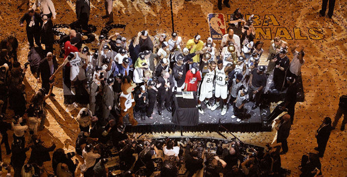 NBA编年史(2002-03):姚明来了! <a href=/lanqiuzhiboba/spurs/ target=_blank class=infotextkey>马刺</a>复仇<a href=/lanqiuzhiboba/lakers/ target=_blank class=infotextkey>湖人</a>