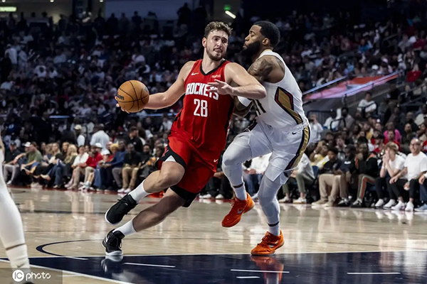 NBA季前赛综述:火箭<a href=/lanqiuzhiboba/spurs/ target=_blank class=infotextkey>马刺</a><a href=/lanqiuzhiboba/magic/ target=_blank class=infotextkey>魔术</a>领跑 新趋势与球队百态