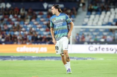 皇马5000万挖到左路铁闸！22岁A费7场全勤，<a href=/zuqiuzhiboba/manlian/ target=_blank class=infotextkey>曼联</a>痛失瑰宝？